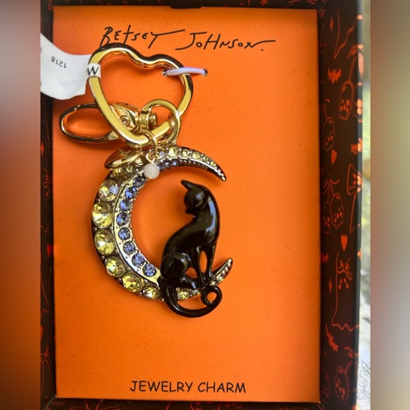NWT-Betsey Johnson Black Cat on Gold Crescent Charm- - Picture 2 of 5